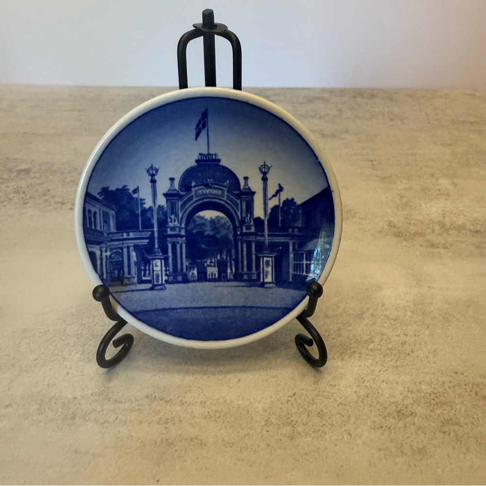 Royal Copenhagen Plaquette No. 32, Tivoli 2010 small plate or butter pat|